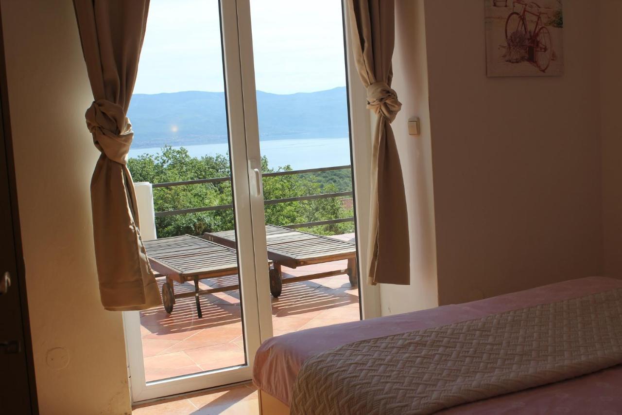 Holiday Home With Sea View Vrbnik Exterior photo