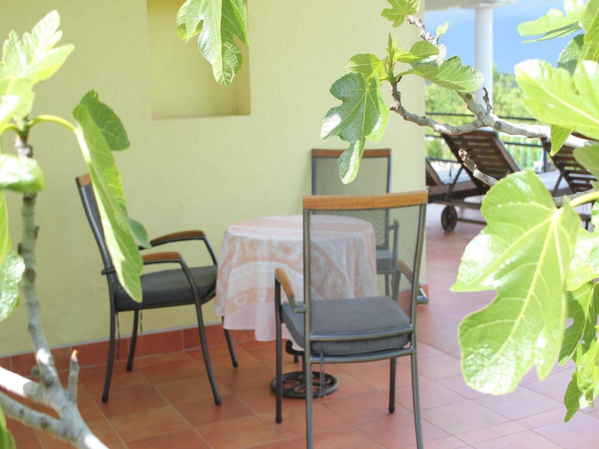 Holiday Home With Sea View Vrbnik Exterior photo