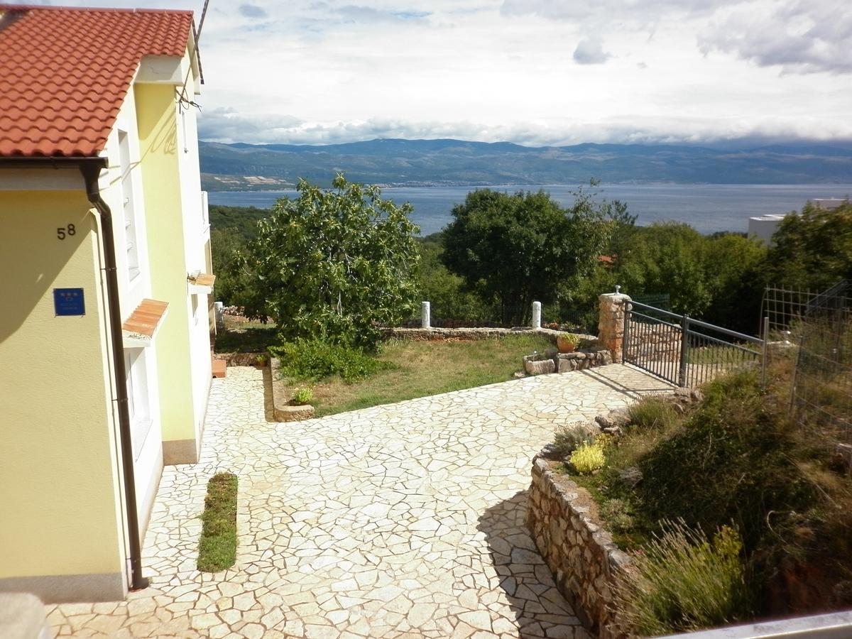 Holiday Home With Sea View Vrbnik Exterior photo